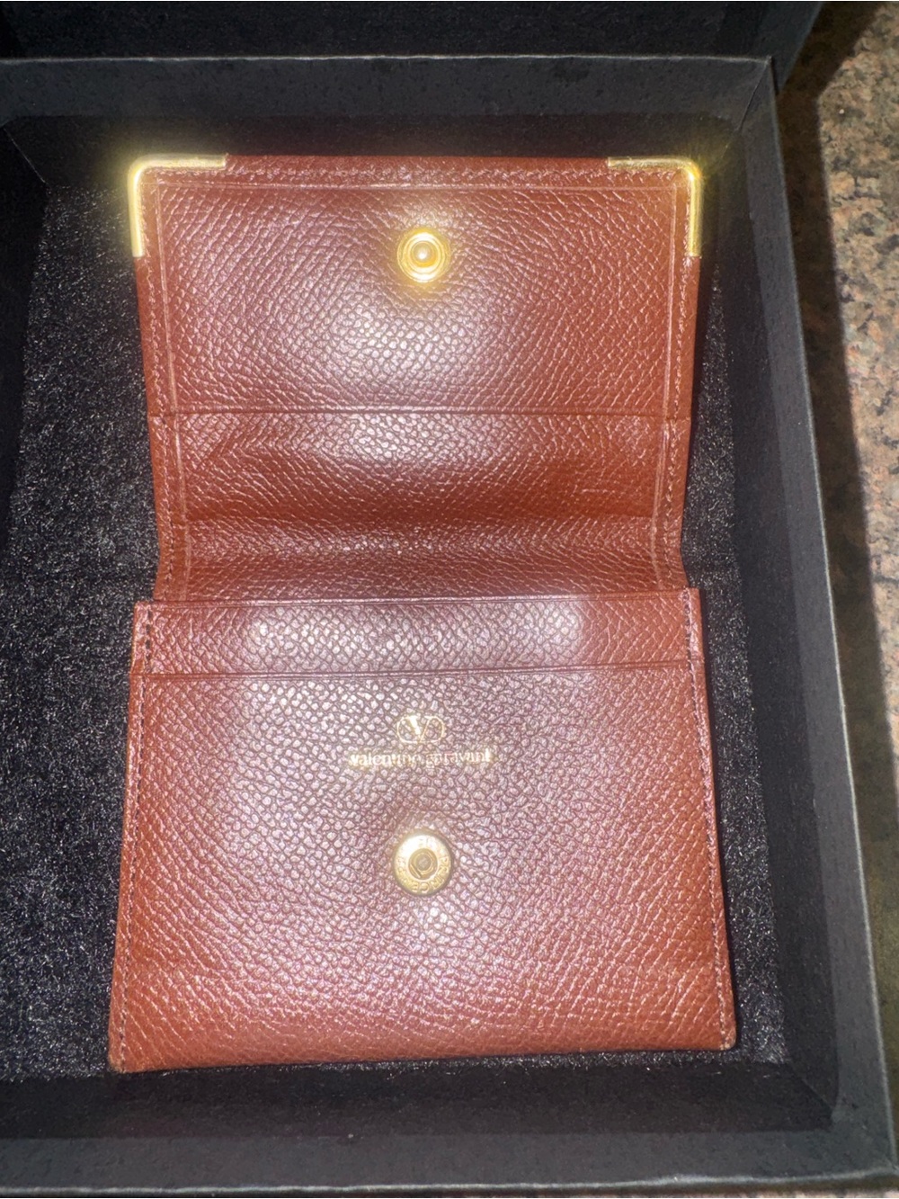 Valentino Garavani Brown Leather wallet with Gold plated Corners - Picture 2 of 4